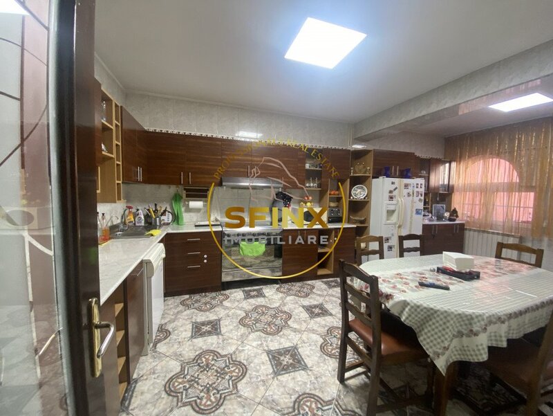 Patru camere, apartament vila ideal sediu firma sau rezidential,